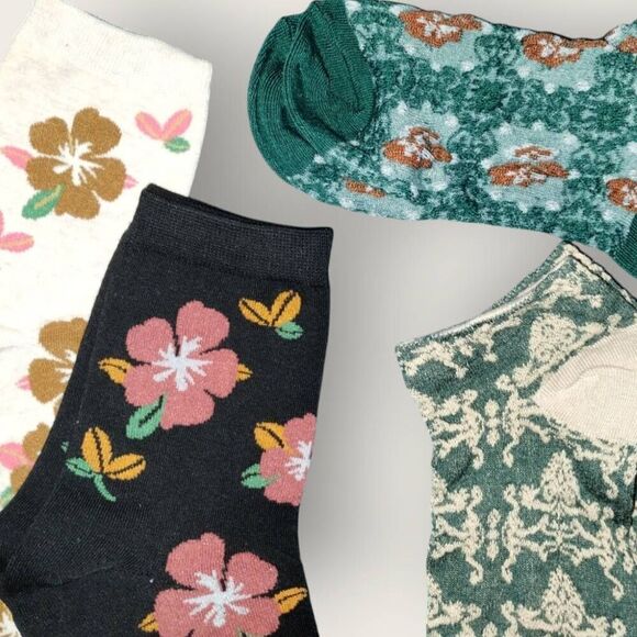 Womens Designer Socks OS Floral Texture Booties Black‎ White Coquette Cozycore - Picture 3 of 4